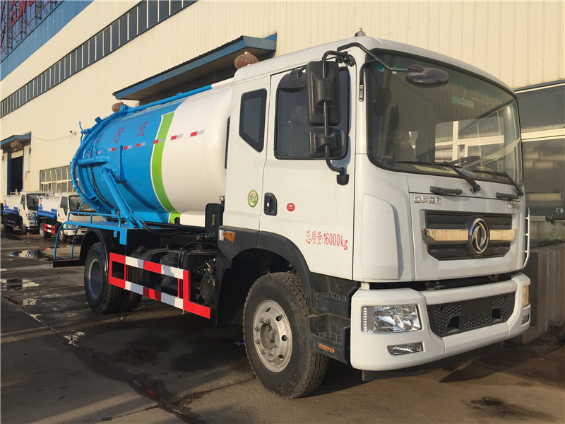 東風(fēng)出品淤泥清理運輸車通過高壓水產(chǎn)生的強大壓力沖開被堵塞的管道