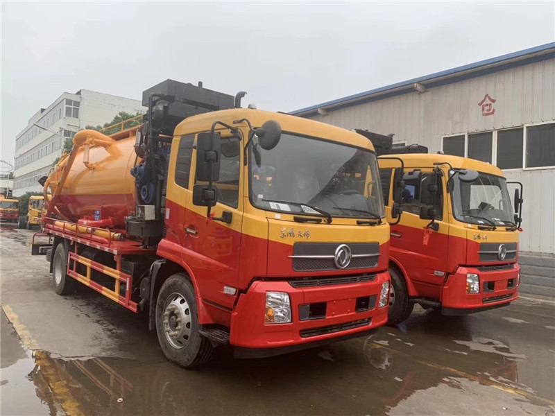 東風天龍高壓清洗吸污車具有抽排效率高、自吸、自排及直灌