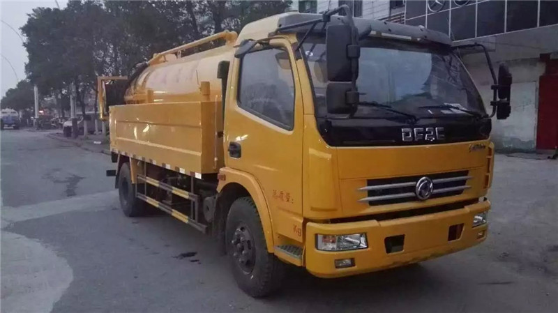 國(guó)六福瑞卡高壓清洗吸污車罐體帶舉升，后蓋為液壓開啟