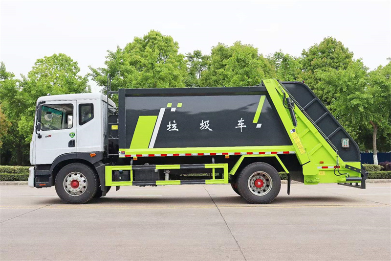 天錦壓縮垃圾車壓縮容量大、密封性好、裝料方便、自動化程度高