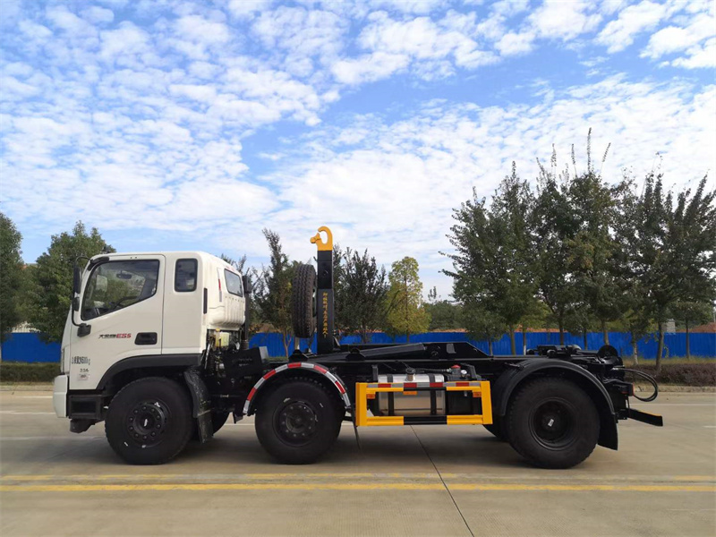 福田瑞沃大金剛3軸鉤臂垃圾車(chē)持續(xù)熱銷(xiāo)中！