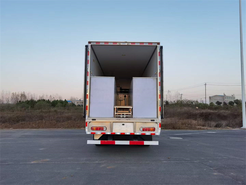 運(yùn)輸活魚海鮮專用冷藏車，給您的鮮活魚蝦安個(gè)家吧