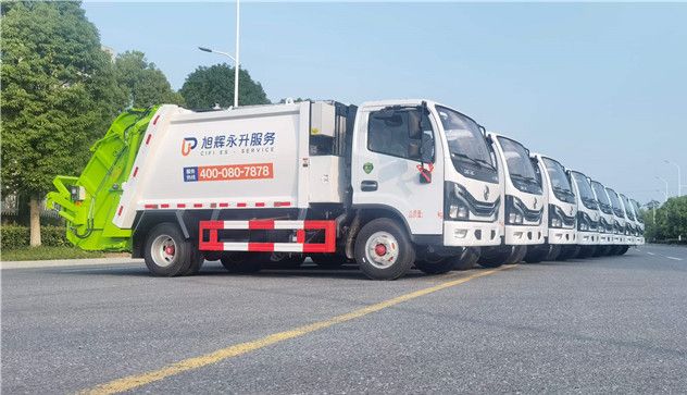 八臺壓縮垃圾車發往旭輝永升服務